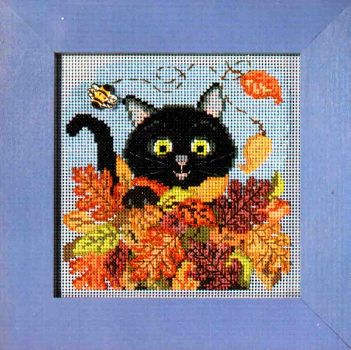 Playful Cat MH14-2122 / Игривый кот