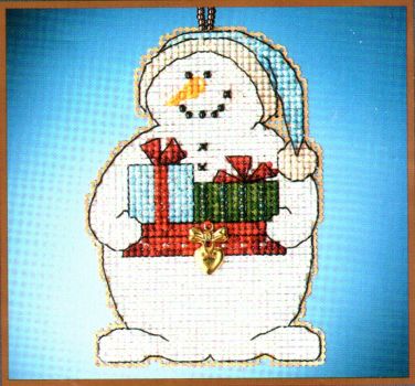 Giving Snowman MH16-2136 / Снеговик с подарками