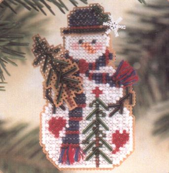 Pine Tree Snow Charmer MH697 MHSC28 / Очаровательный снеговик с сосной